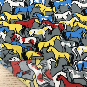 ผ้าพิมพ์สะท้อนน้ำ/ม้าหลายตัว(เทา) - secondary