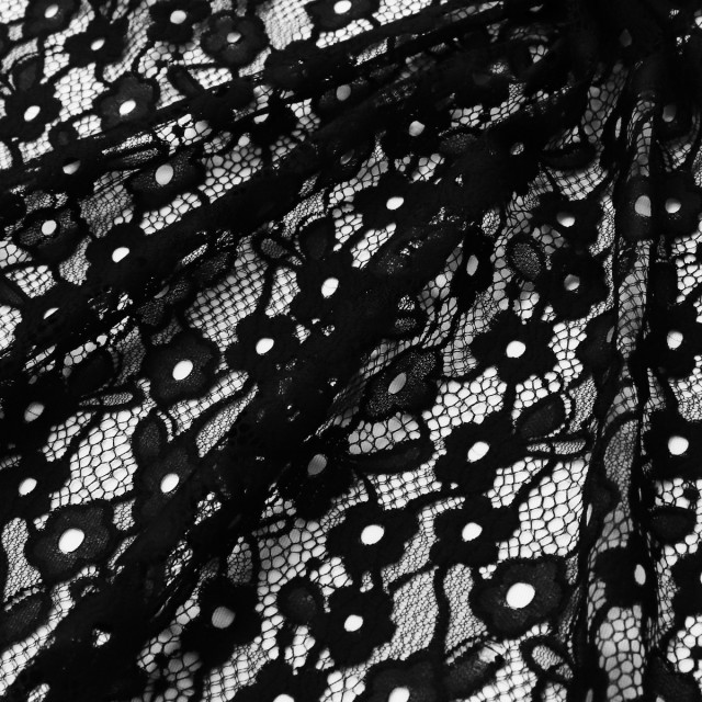 ผ้าลูกไม้(ดอกโป๊ยเซียนดำ)