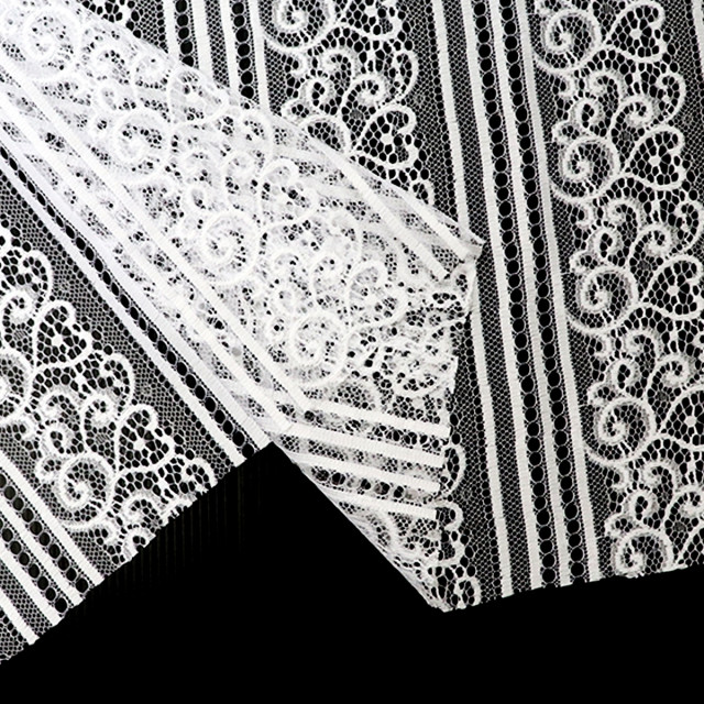 ผ้าลูกไม้(ริ้วไม้เลื้อย)