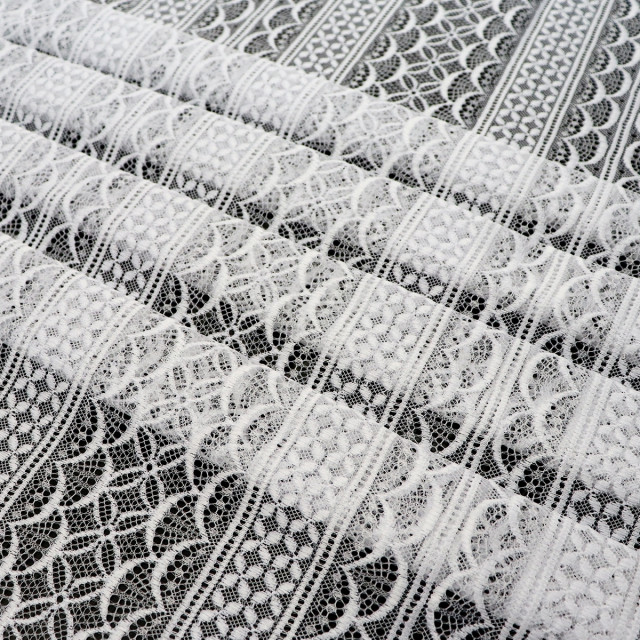 ผ้าลูกไม้(ลายเชิงตรง)