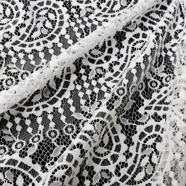 ผ้าลูกไม้(ลูกน้ำโบฮีเมียน)