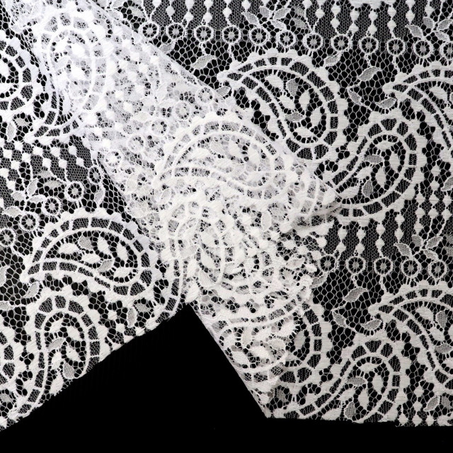 ผ้าลูกไม้(ลูกน้ำโบฮีเมียน)