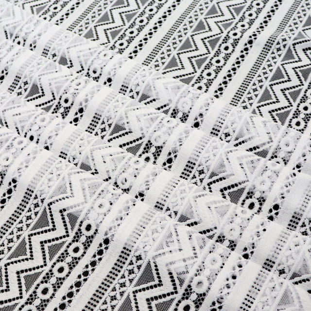 ผ้าลูกไม้(เชิงสามเหลี่ยมชนเผ่า)