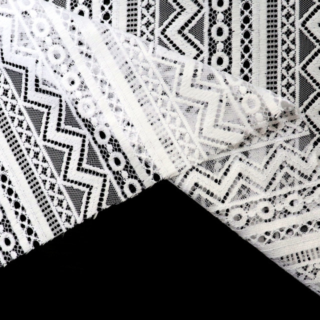 ผ้าลูกไม้(เชิงสามเหลี่ยมชนเผ่า)