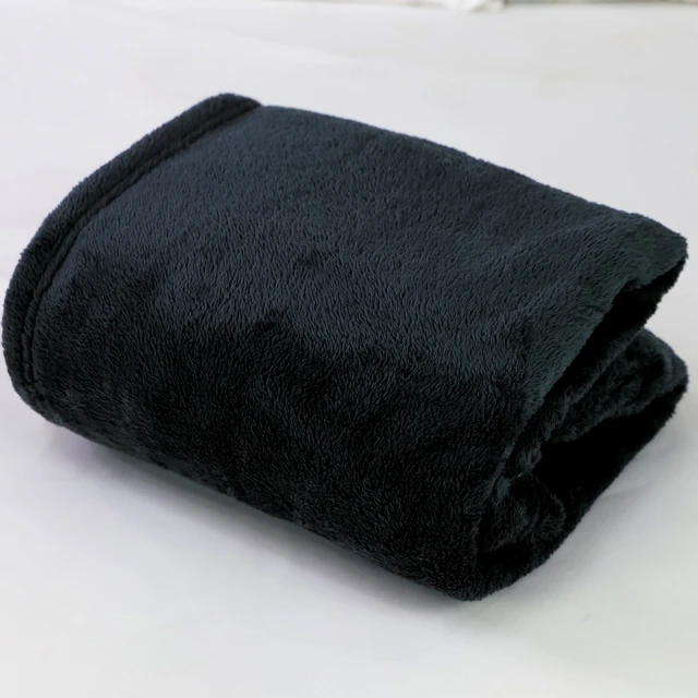 ผ้าห่มมีแขนสีดำ